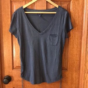 American Eagle Outfitters V-Neck Tee - Size M